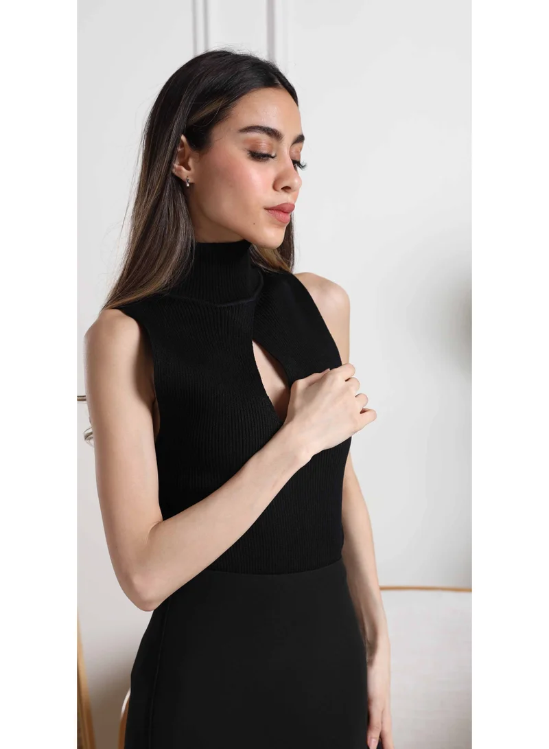 توترندس توب أسود بفتحة أمامية